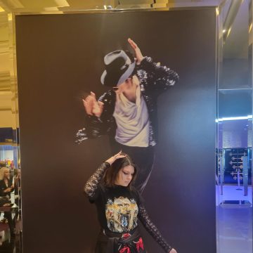 Mj